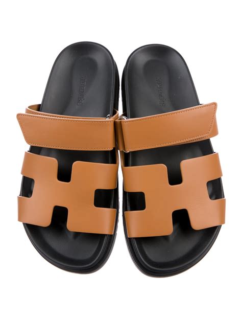 brown hermes slides.